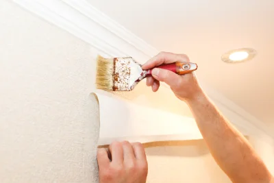 Pose de papier peint à Murato — revêtements muraux et toiles de verre